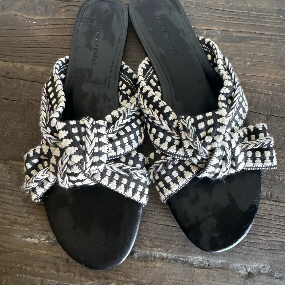 Banana Republic Black and White Braided Knot Slide Sandals Size 10